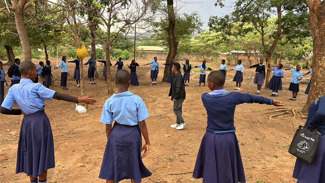 Peer learning activity during a Rugare club meeting